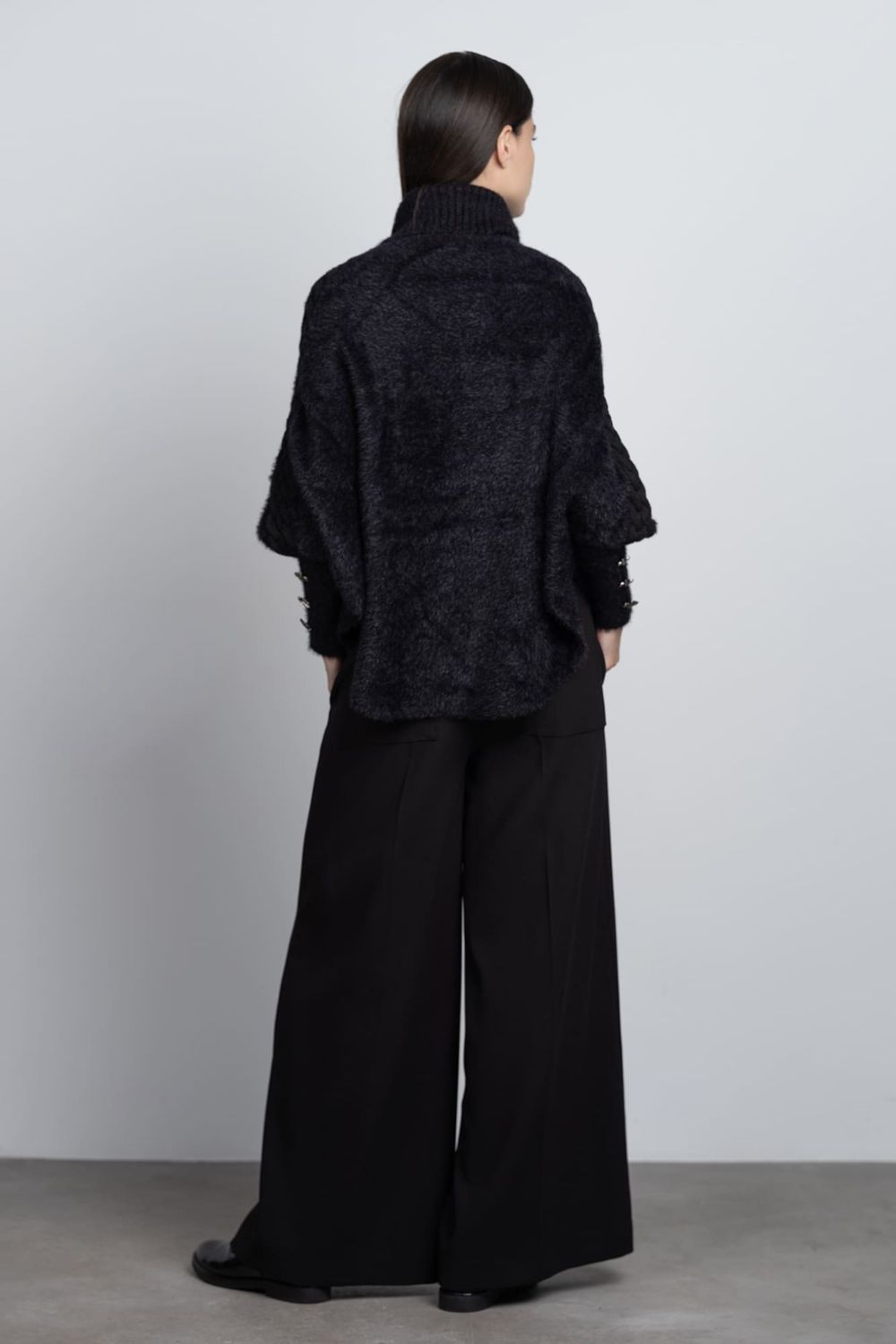 Poncho Tricot Preto Amanda 