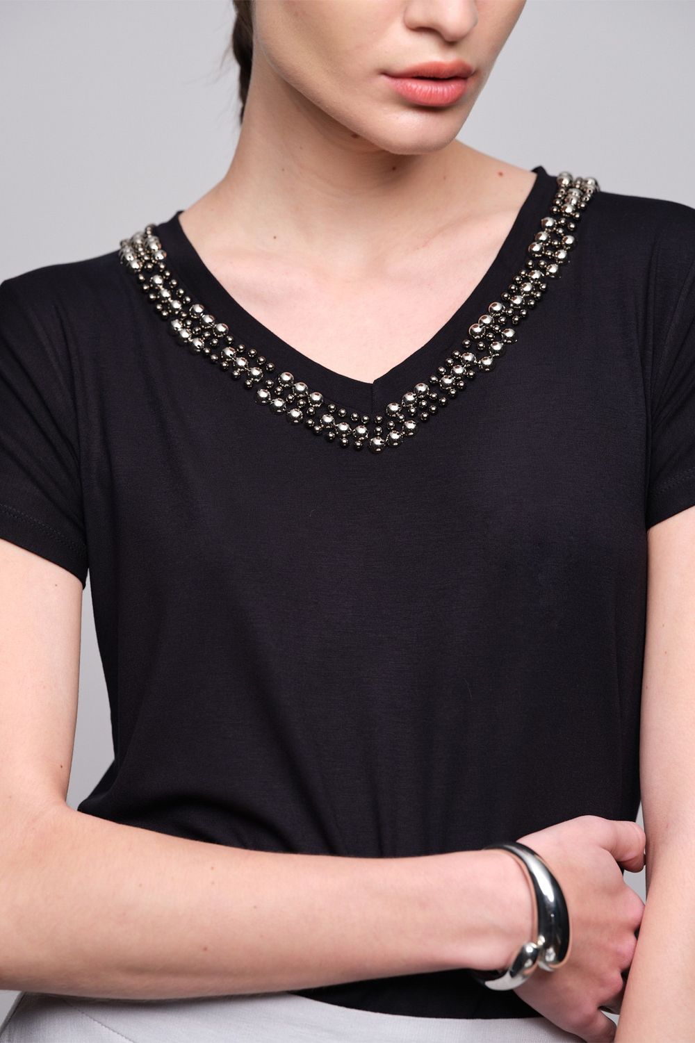 T-shirt Perola Decote Paula Preto