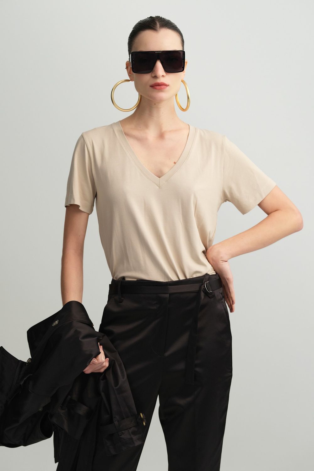 T-Shirt Decote V Bege Edna
