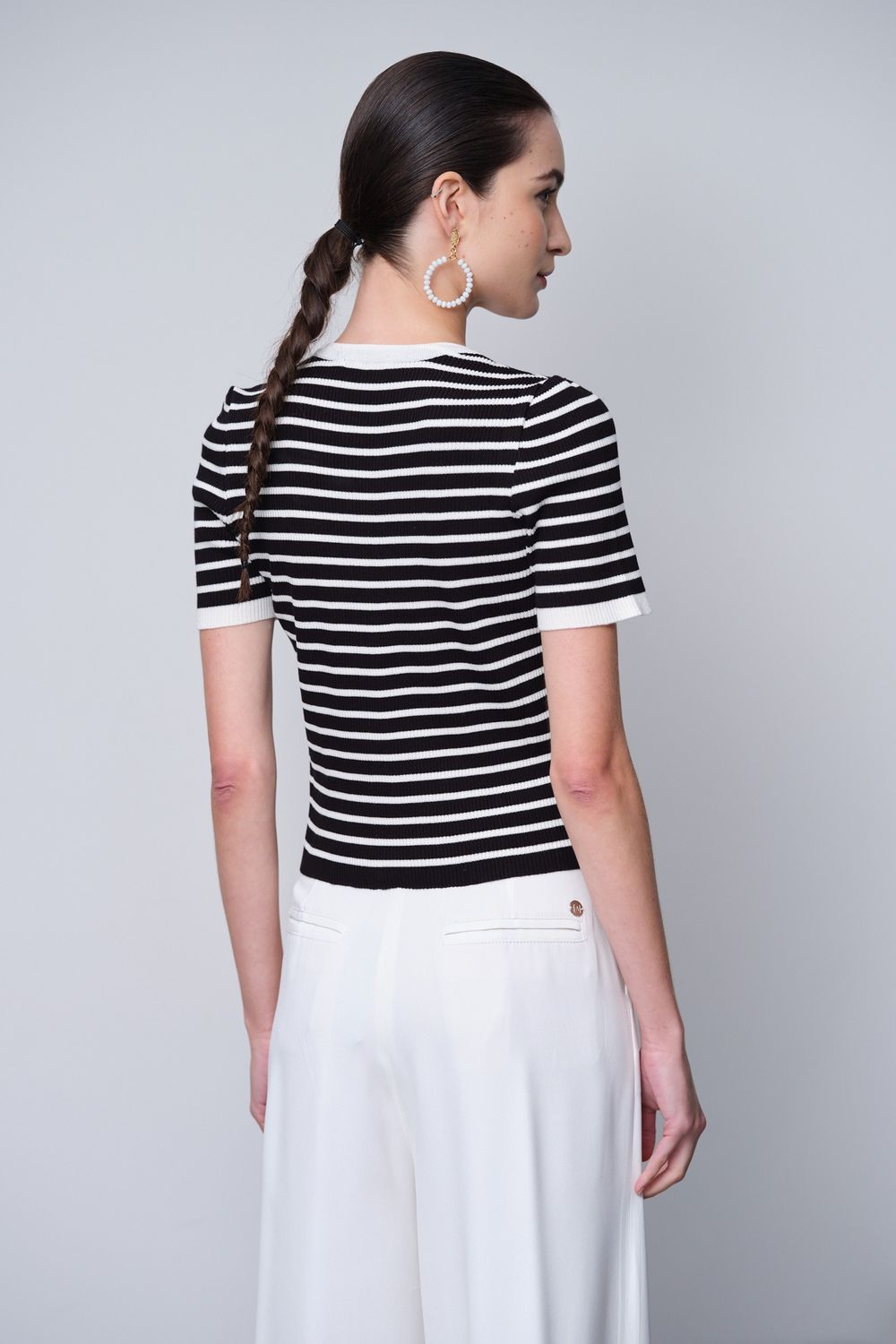 Blusa Listrada Preta e Off White Dolores