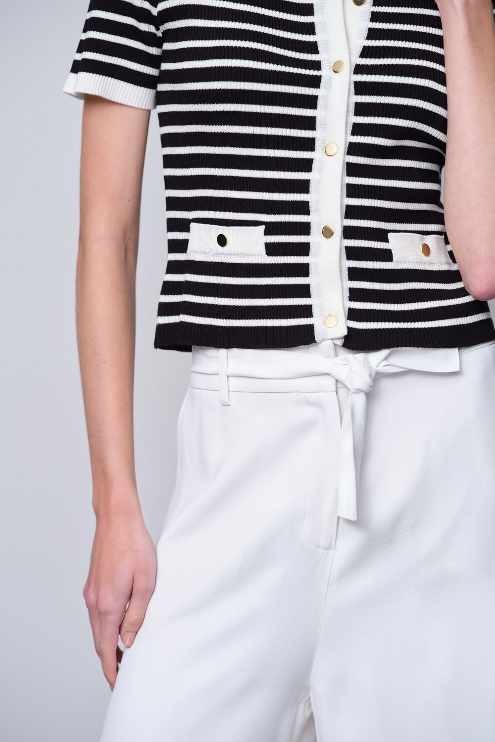 Blusa Listrada Preta e Off White Dolores