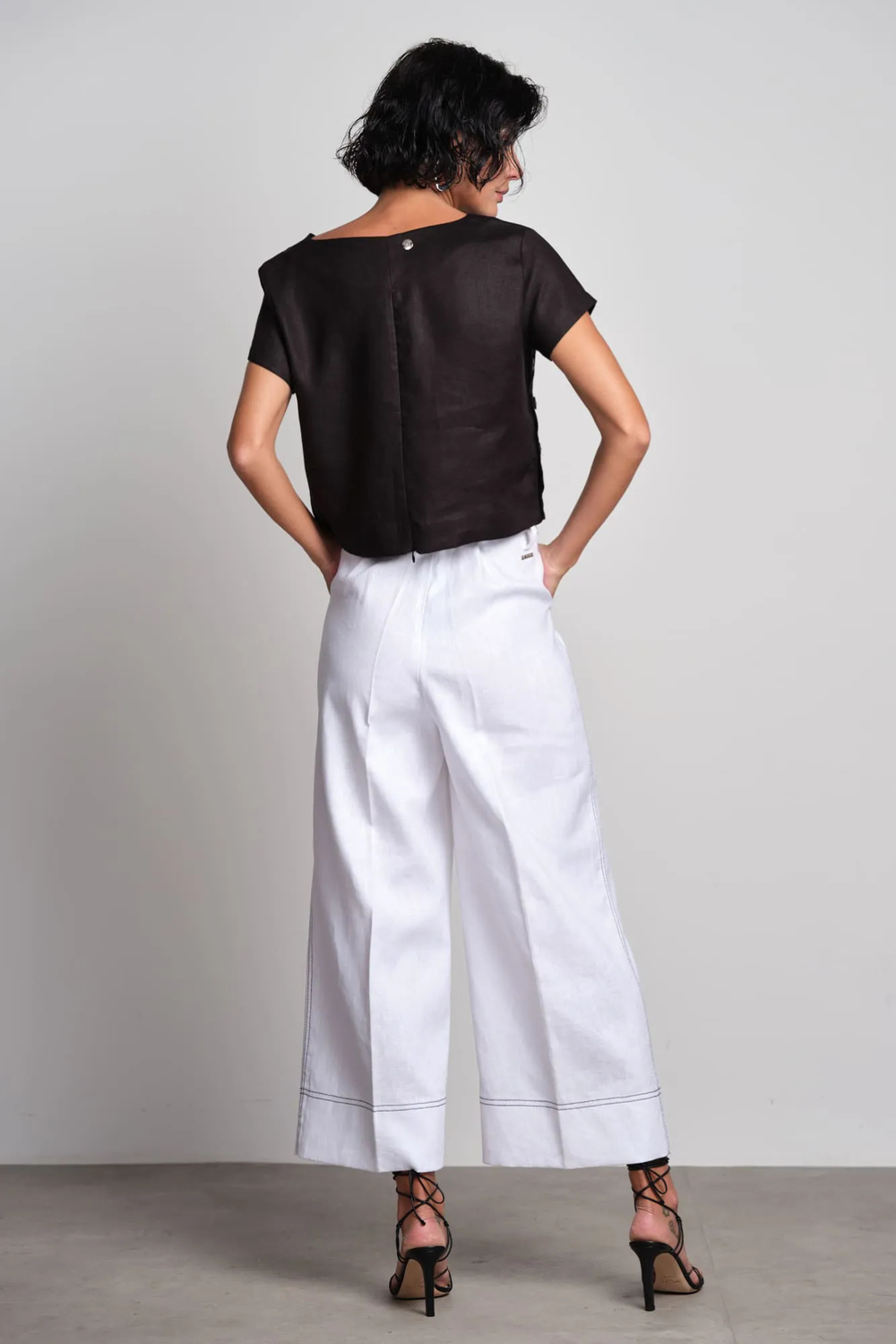 Calça Linho Branca Pesponto Preto Olivia