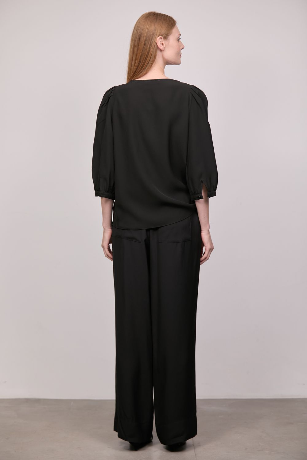Calça Reta Crepe Preta Amanda 