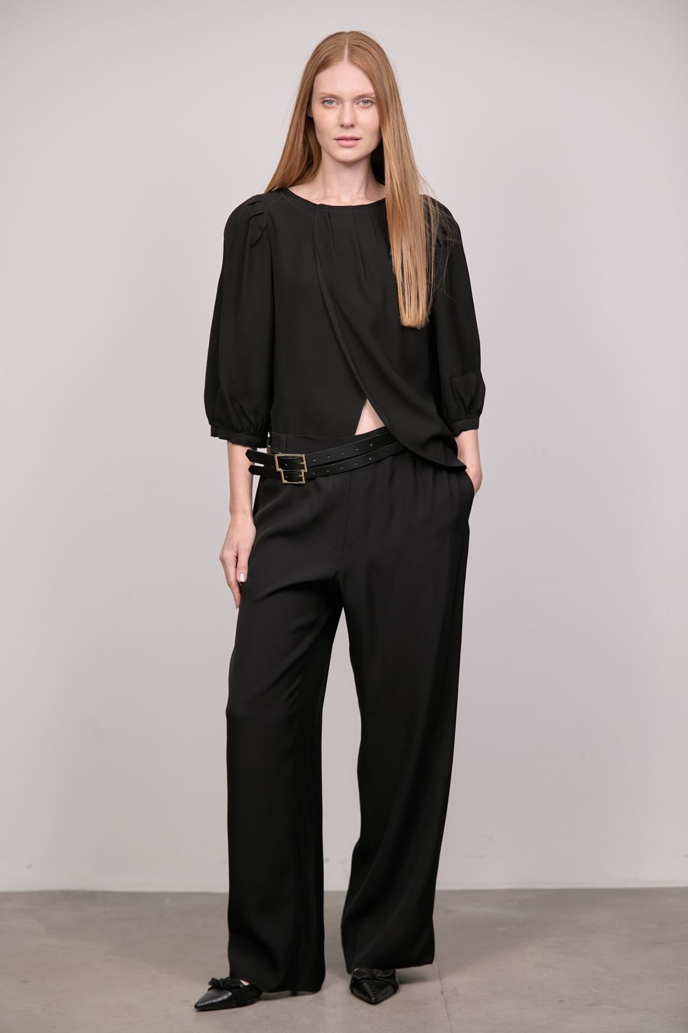 Calça Reta Crepe Preta Amanda 
