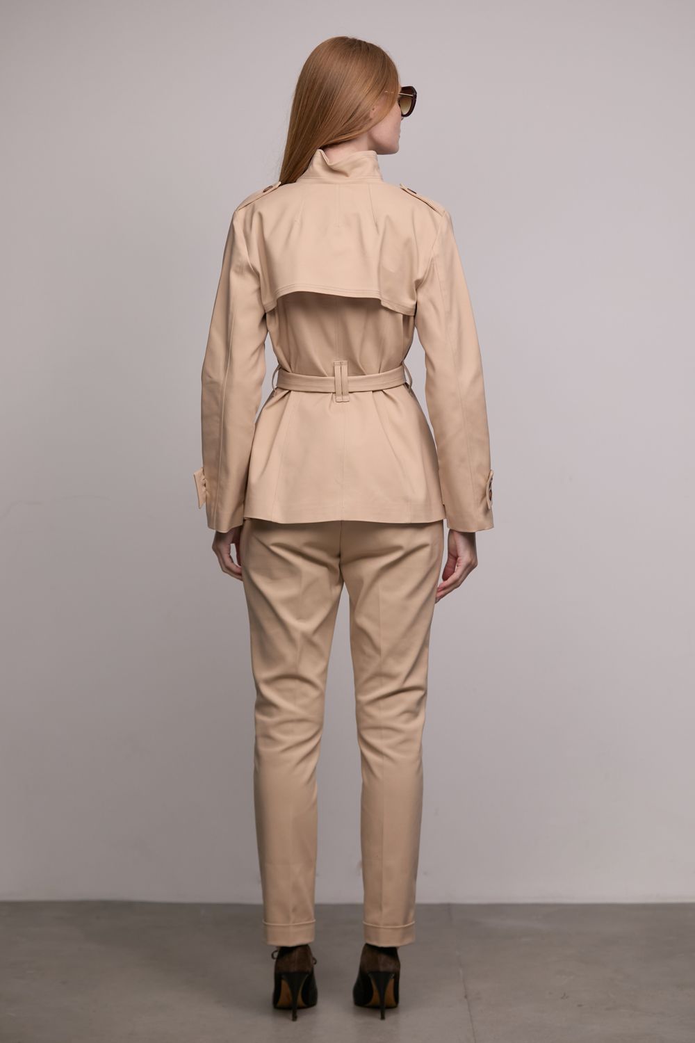 Calça Reta em Gabardine Bege Fábia