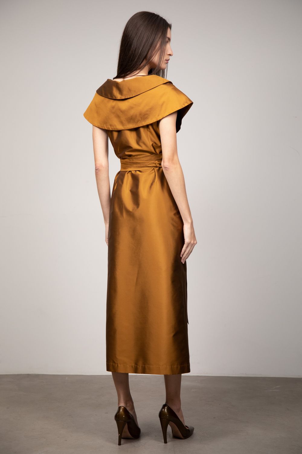 Vestido Tafetá Dourado Manuela