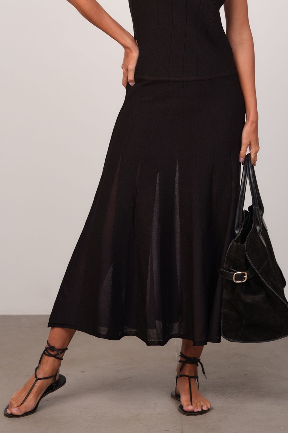 Vestido Midi de Tricot Preto Alice