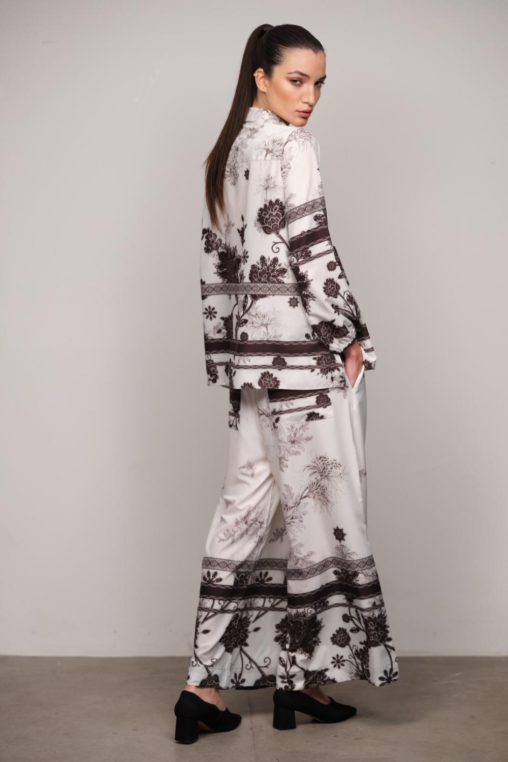Calça Crepe Sarjado  Estampado P&B Juliana