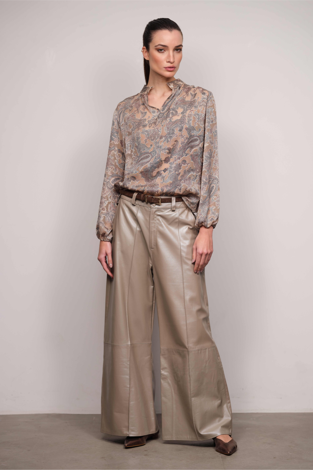 Calça Pantalona  Couro Pelica Concreto Roberta