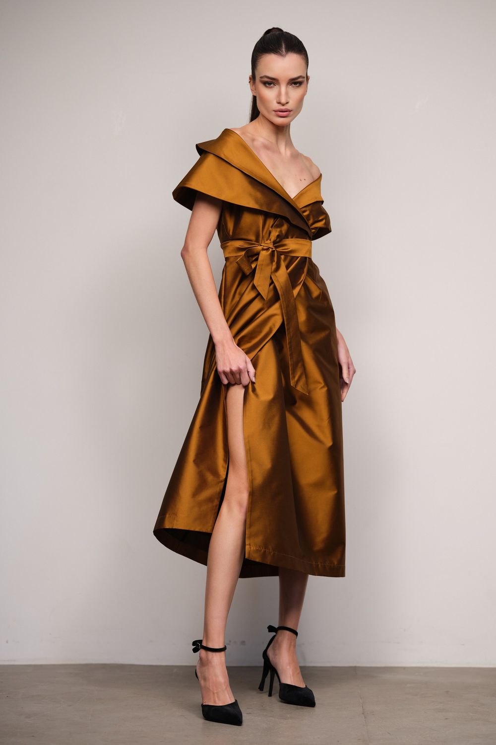 Vestido Tafetá Dourado Manuela