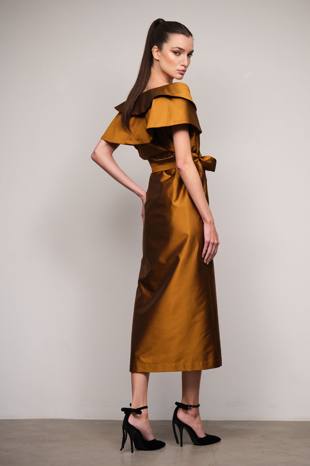 Vestido Tafetá Dourado Manuela