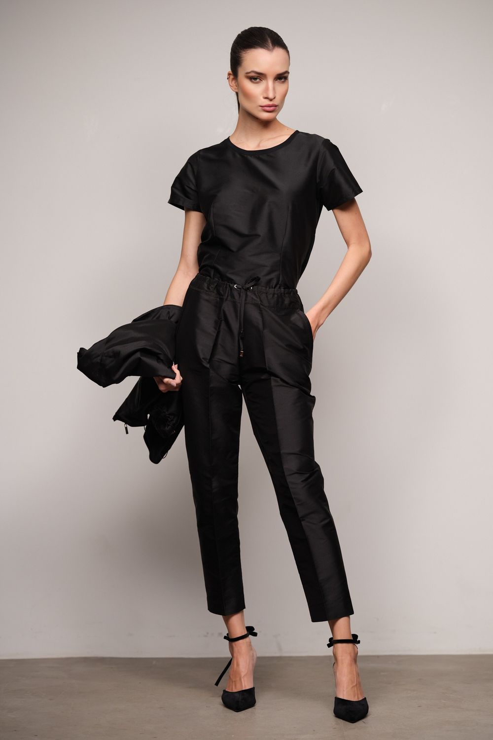 Camiseta Crepe Preta Simone