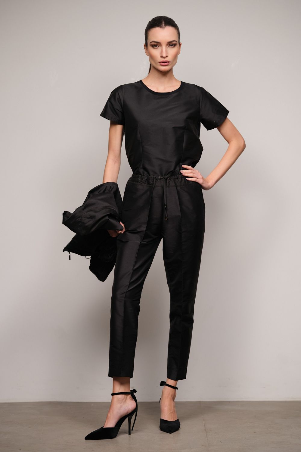 Camiseta Crepe Preta Simone