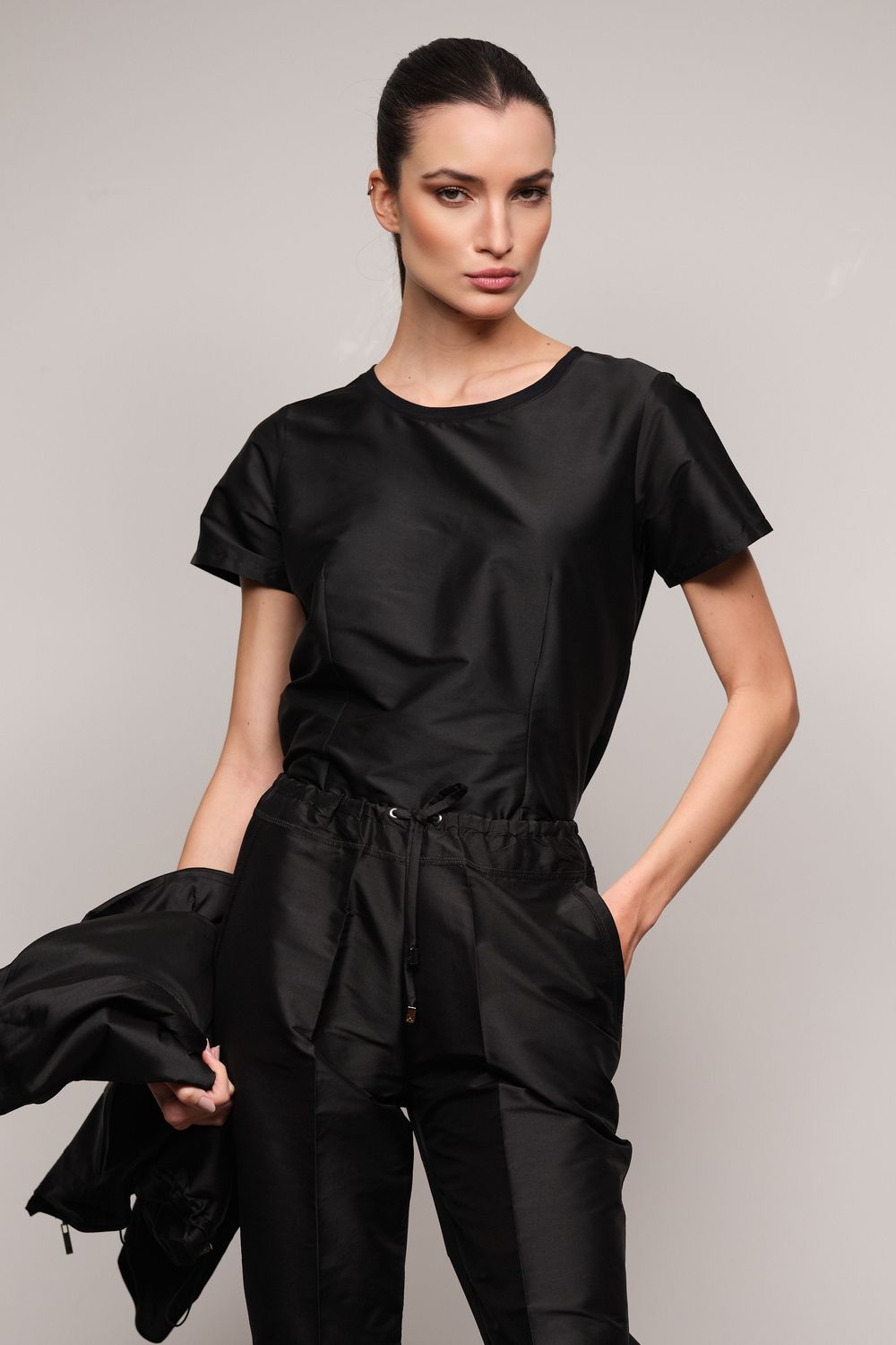 Camiseta Crepe Preta Simone