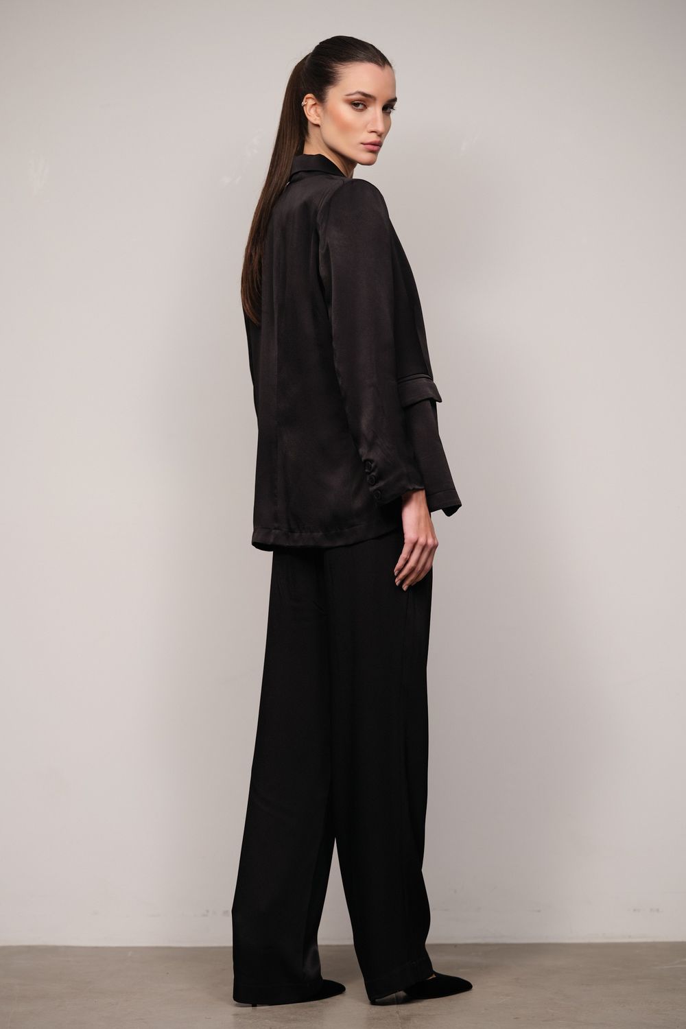 Blazer Crepe Acetinado Preto Helena