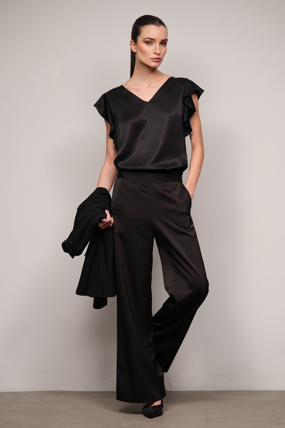 Blusa Crepe Acetinado Preta Alicia