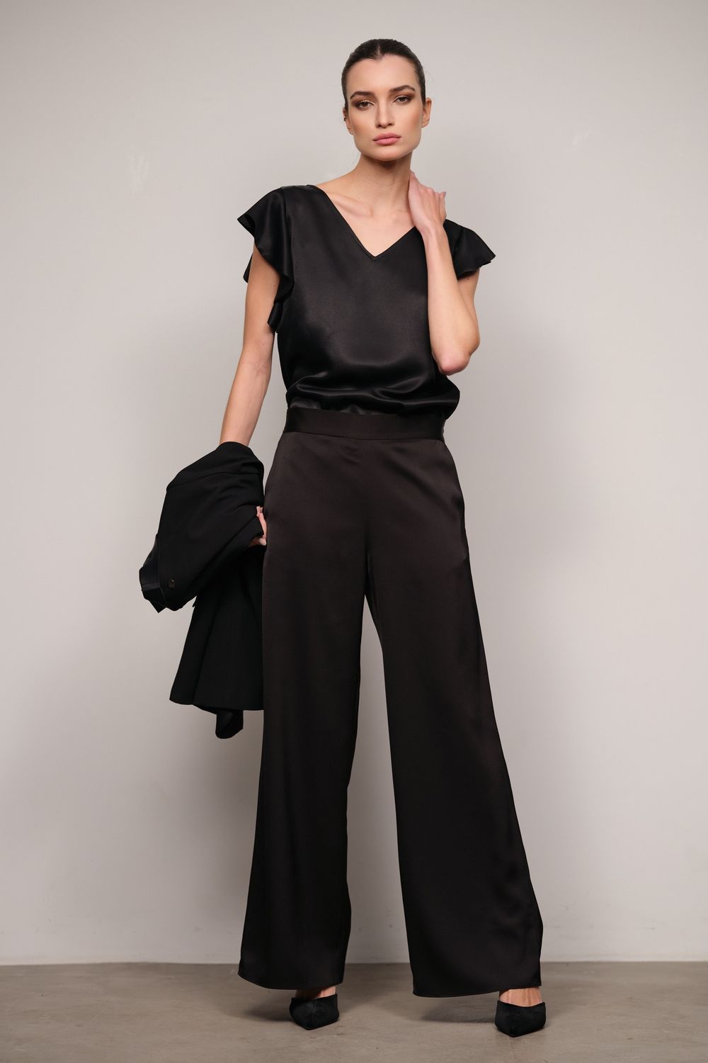 Blusa Crepe Acetinado Preta Alicia