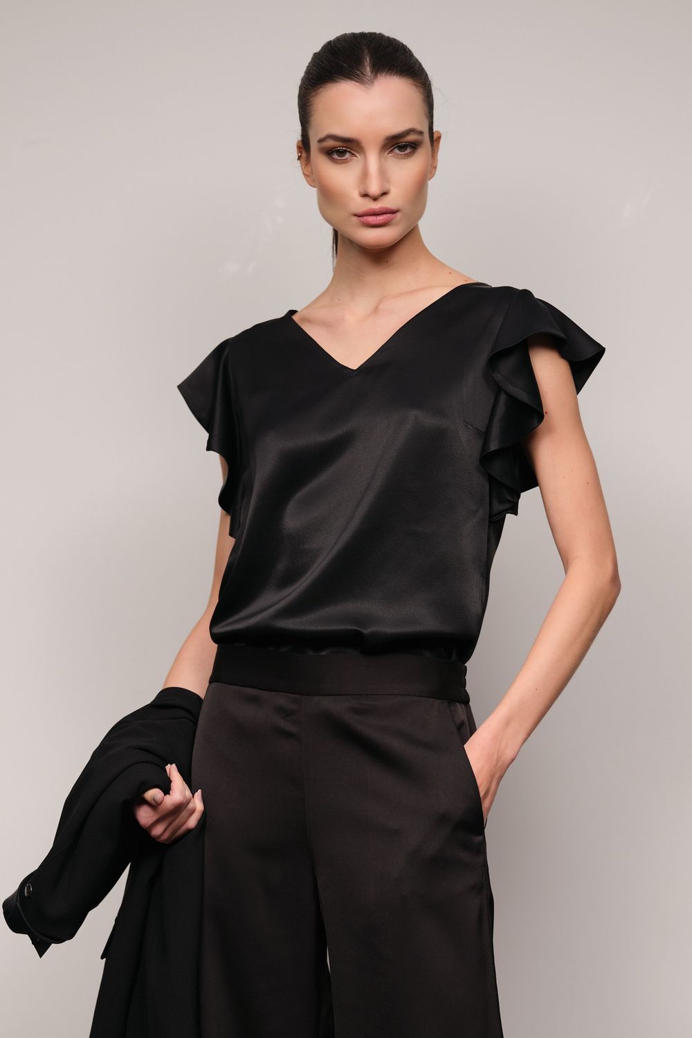 Blusa Crepe Acetinado Preta Alicia