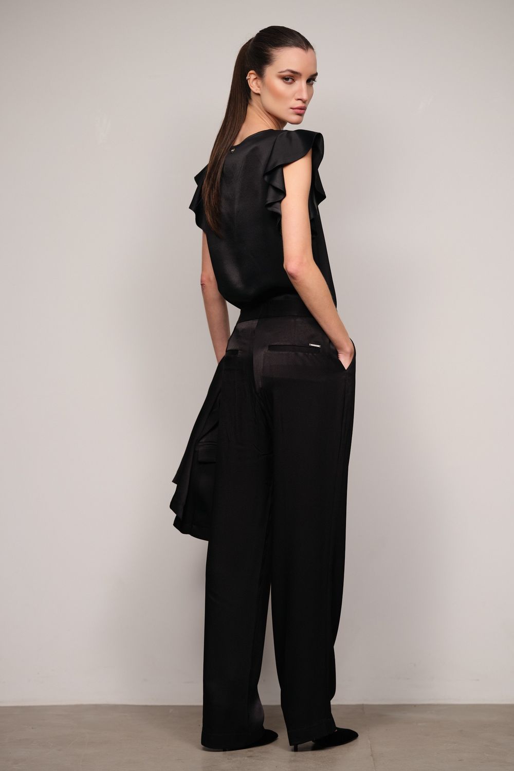 Blusa Crepe Acetinado Preta Alicia
