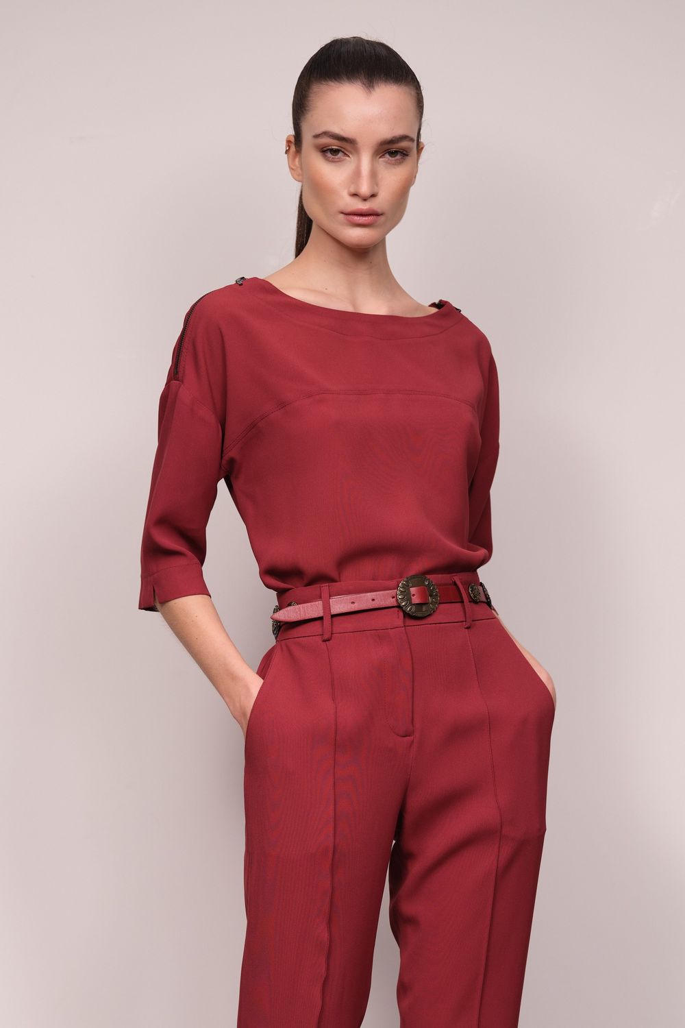 Calça Reta Crepe Patou Vinho Fabiana