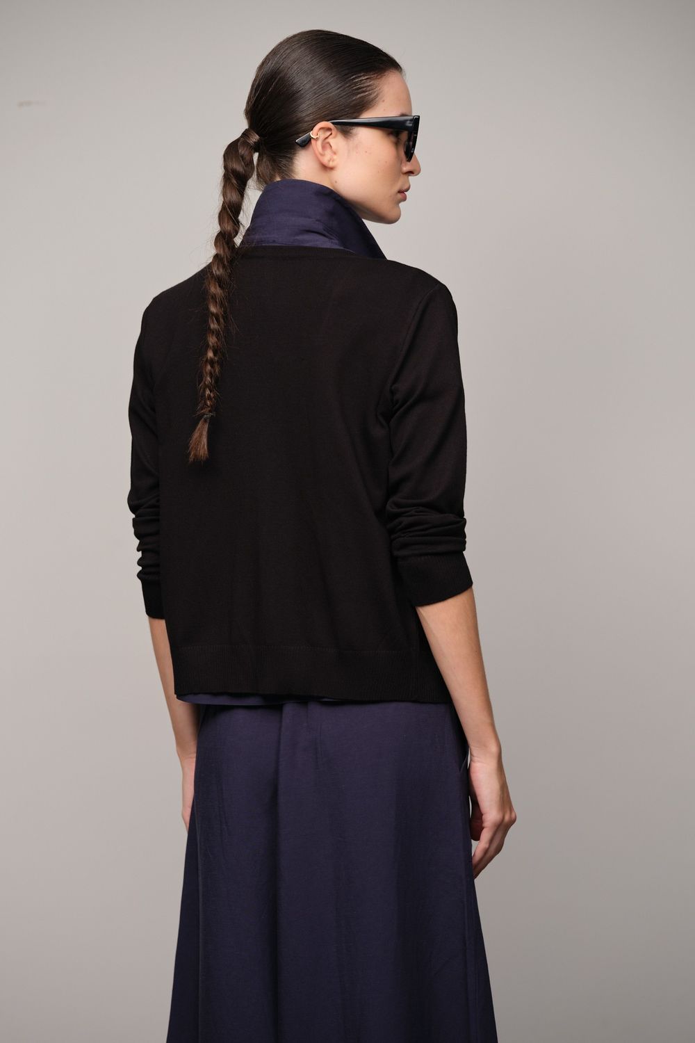 Cardigan Tricot Decote V Com Bolsos Preto Gabriela 