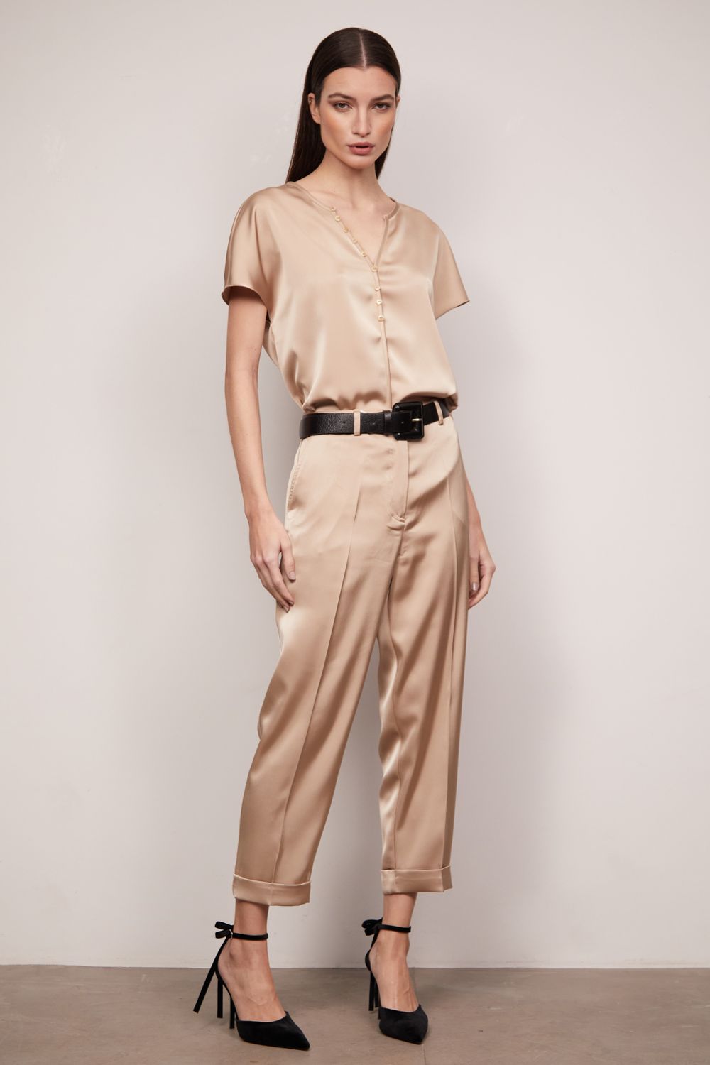 Calça Alfaiataria em Crepe de Cetim Olivia