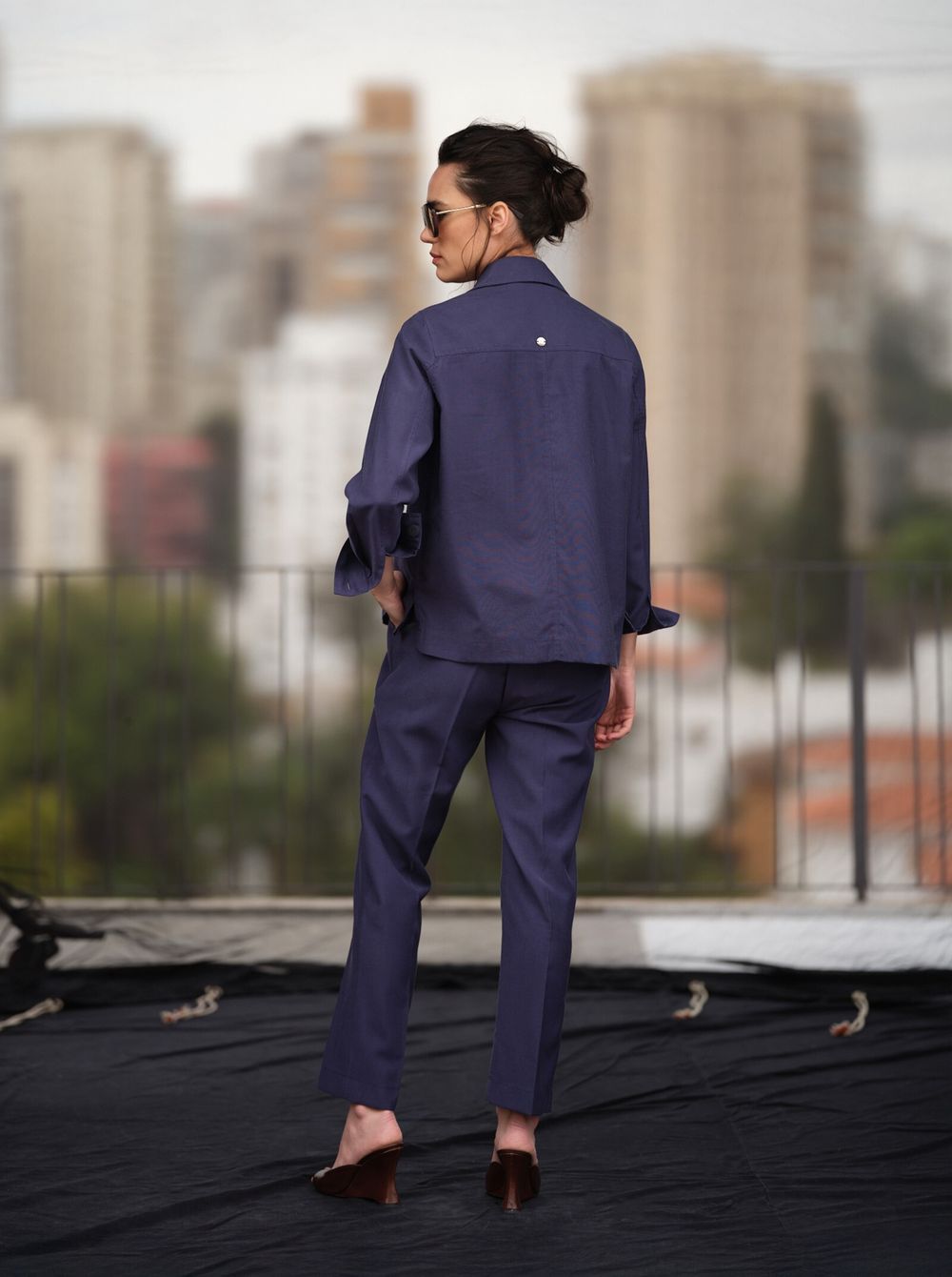 Calça Reta em Sarja Azul Sofia