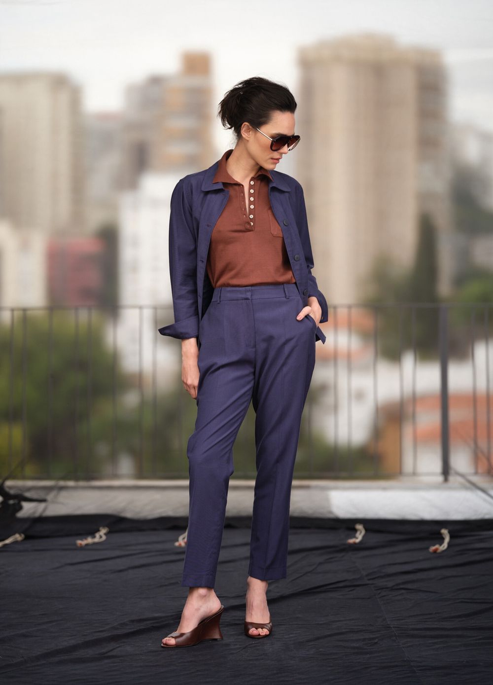 Calça Reta em Sarja Azul Sofia