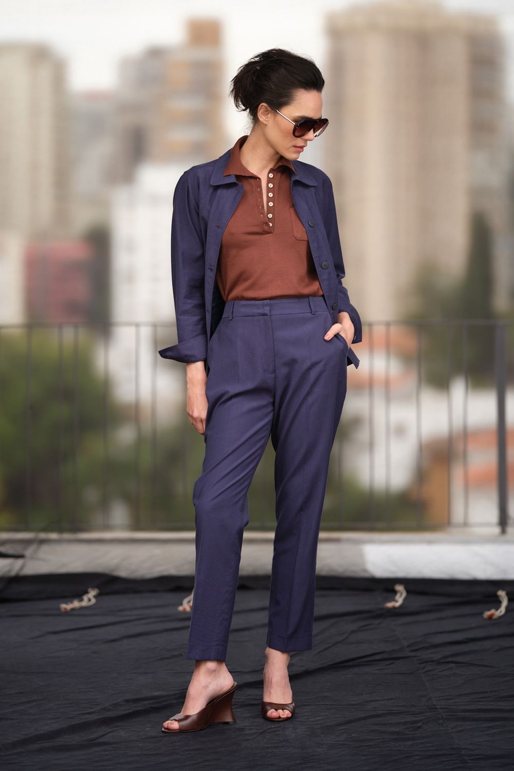 Calça Reta em Sarja Azul Sofia