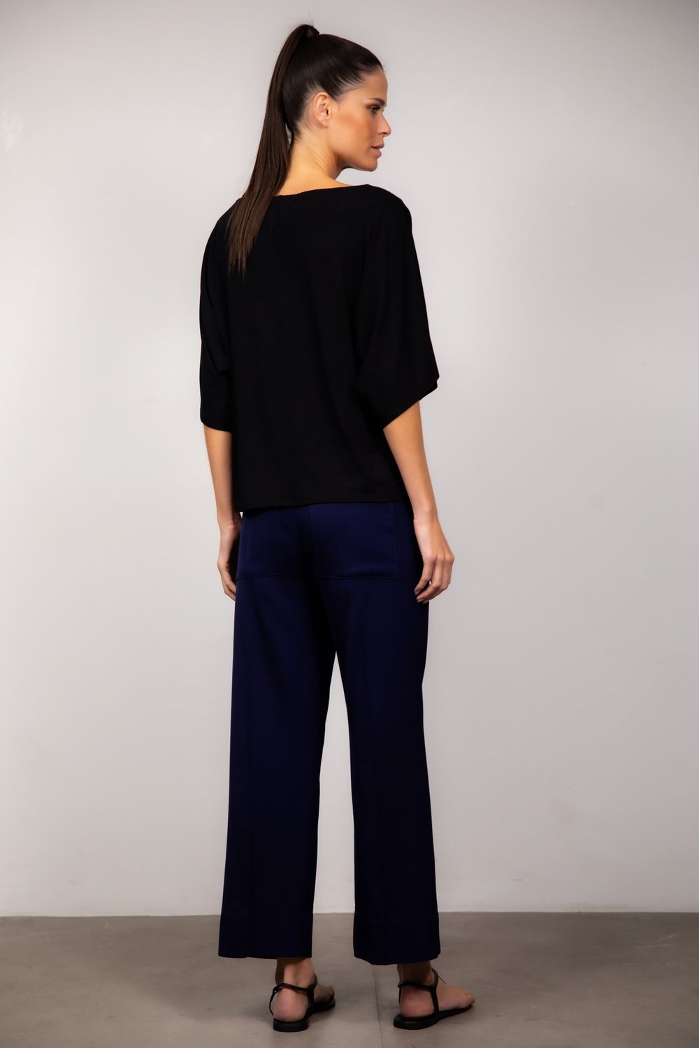 Blusa Ampla em Viscose Preto Tereza
