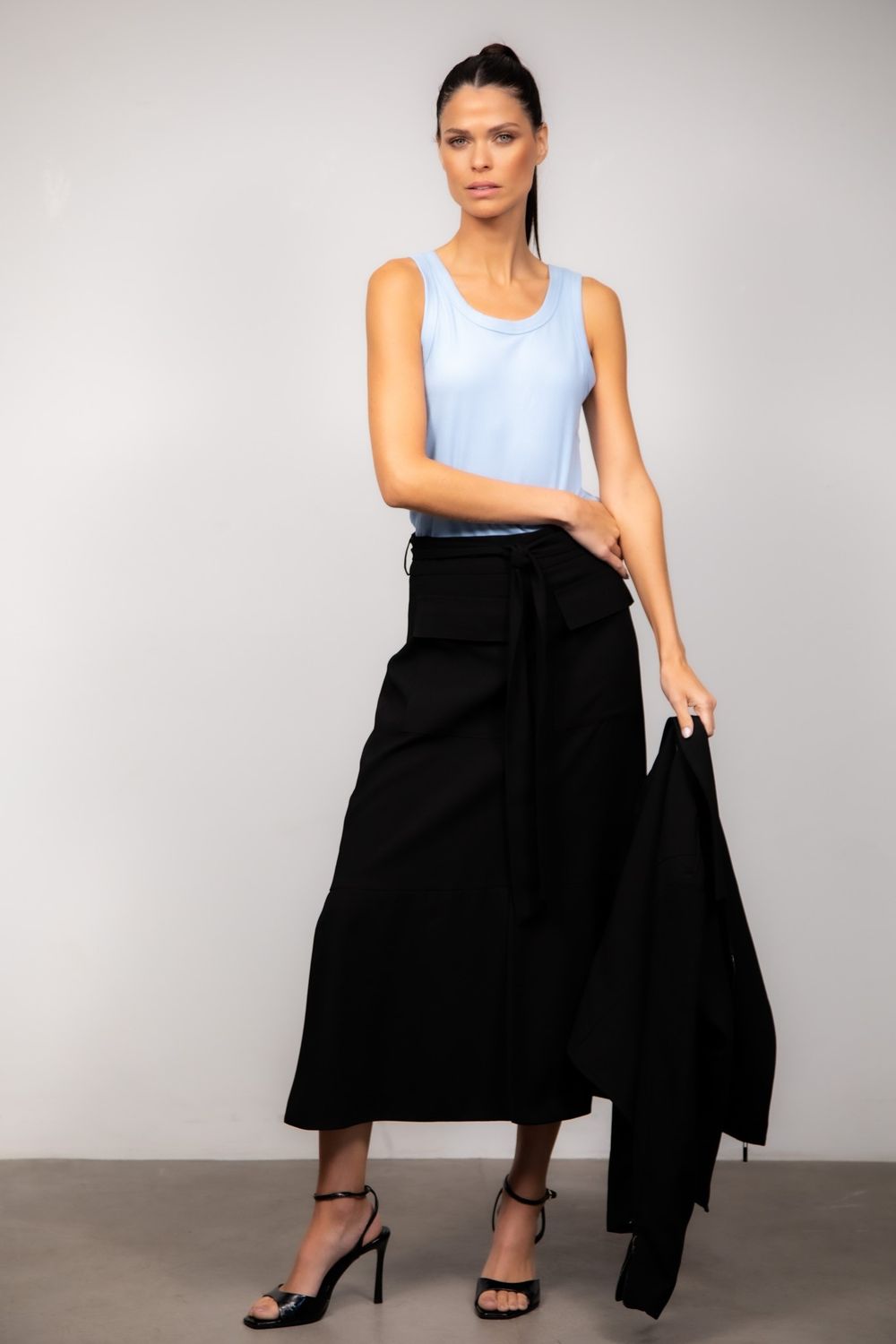 Saia Midi Crepe Preto Marcela