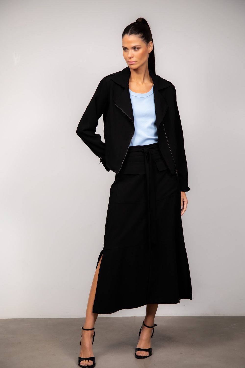 Saia Midi Crepe Preto Marcela