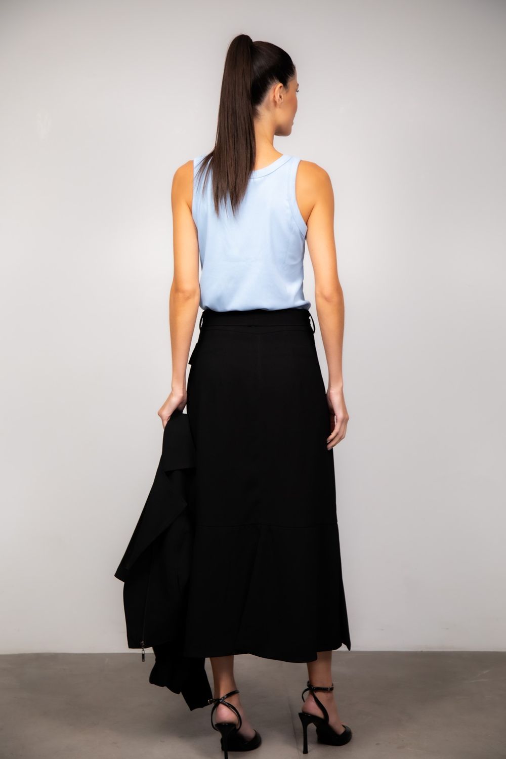 Saia Midi Crepe Preto Marcela