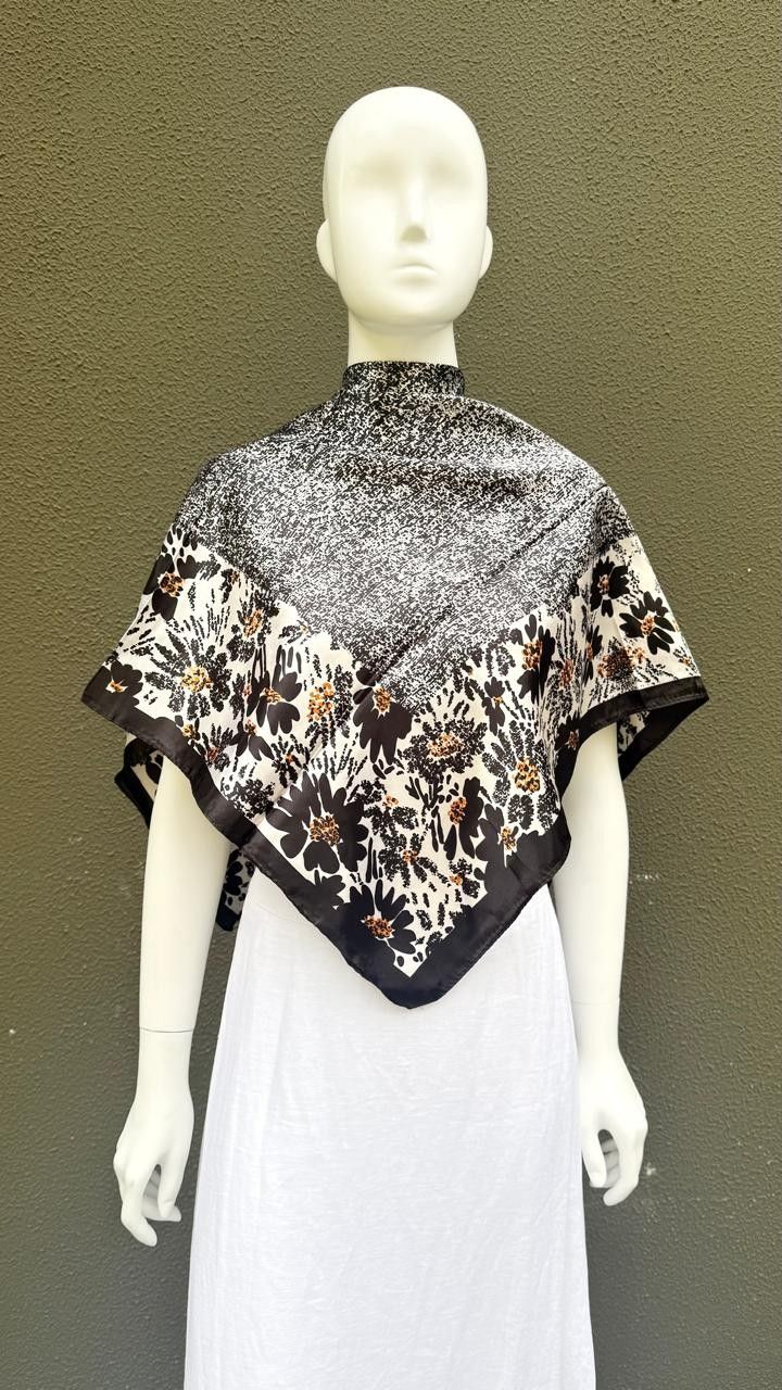 Lenço Estampado Preto Ligia