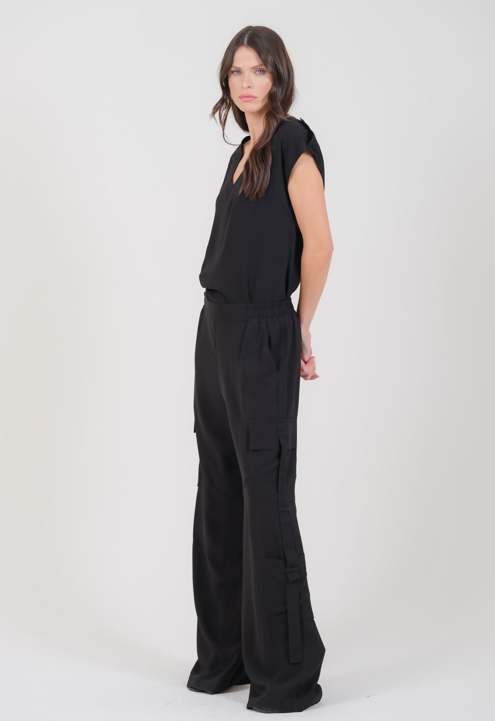 Calça Cargo Crepe Preto Isadora