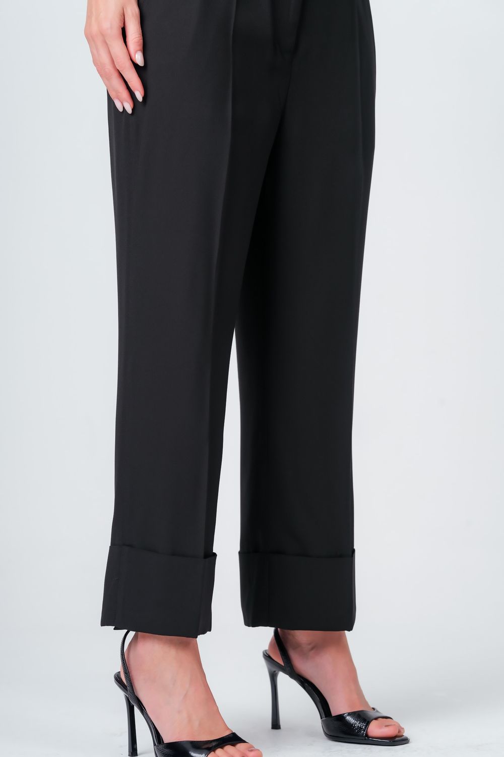 Calça Cropped Crepe Patou Preto Roberta