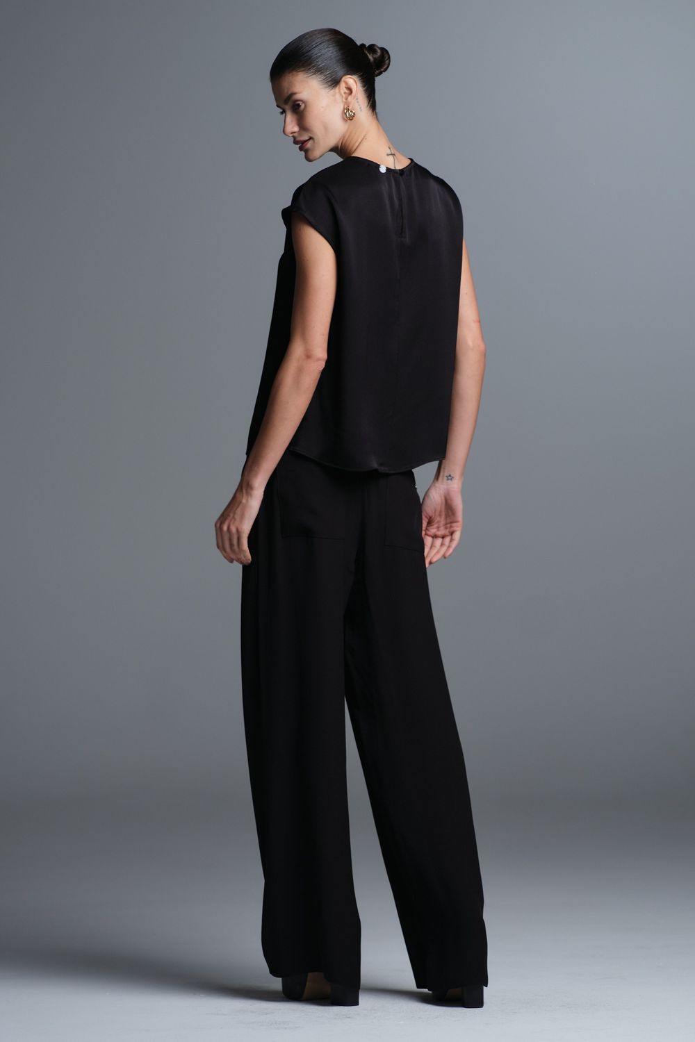 Blusa Crepe Preto Veronica CB
