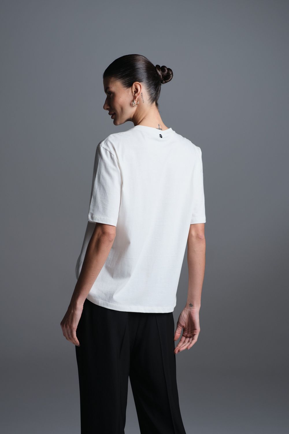 Camiseta Decote Redondo Off White Claudia