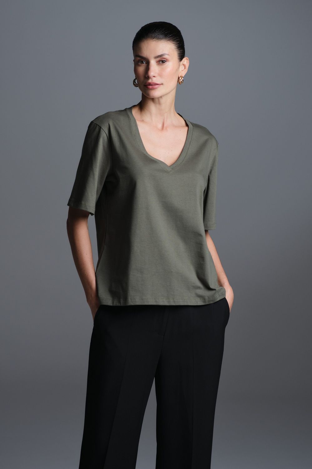 Camiseta Decote V Militar Claudia