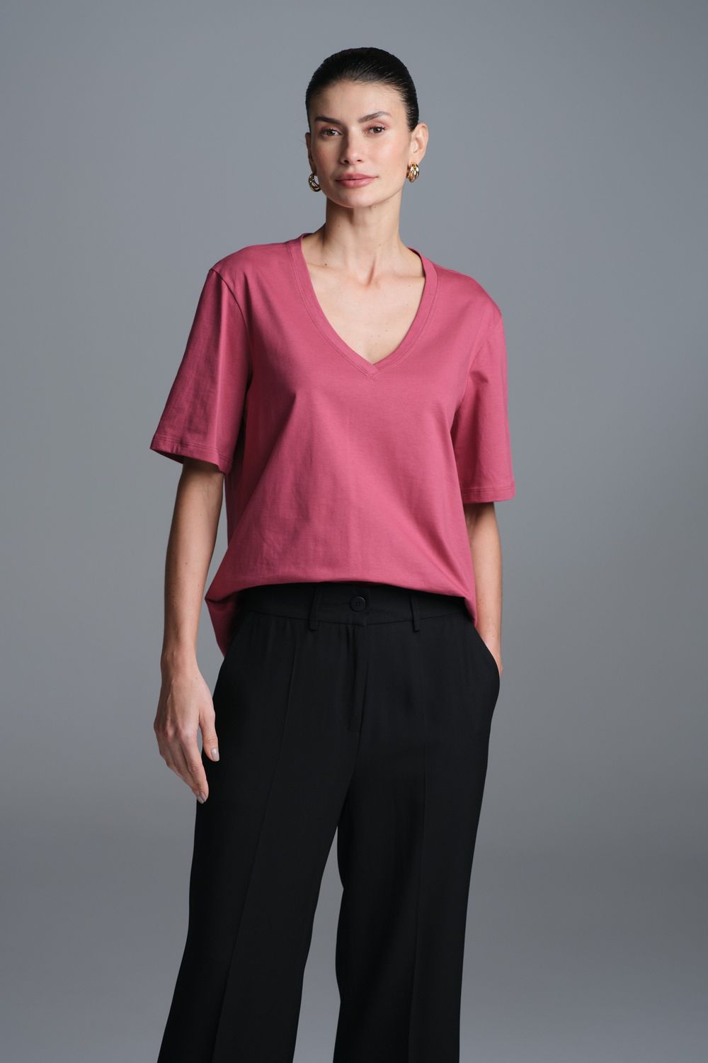 Camiseta Decote V Bordô Claudia