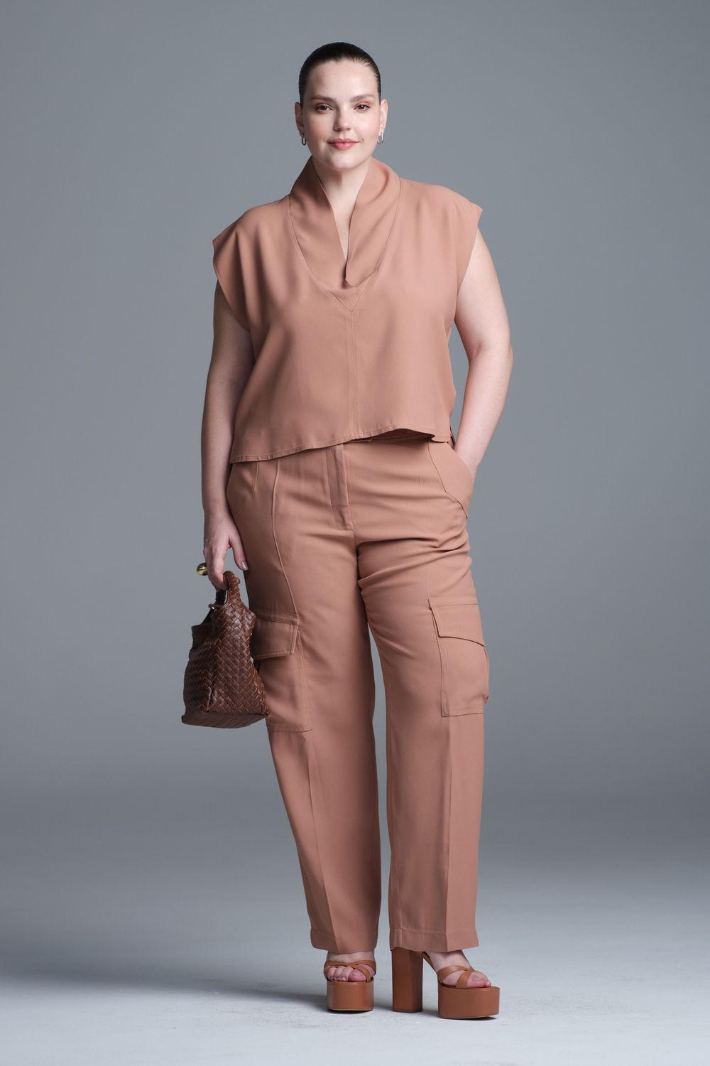 Calça Cargo Crepe Camel Brigite