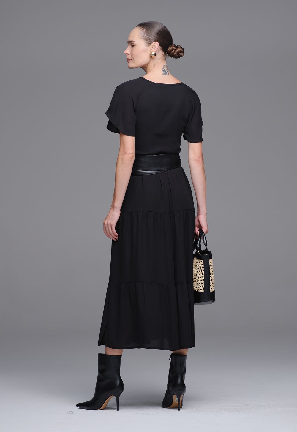 Vestido Midi Crepe Preto Lavinia