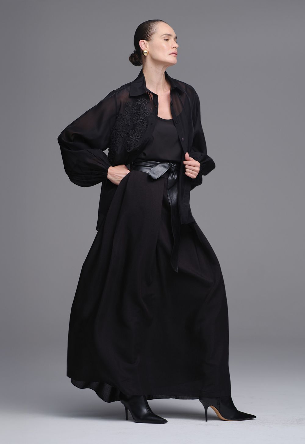 Camisa Organza  com Aplique Preta Caroline