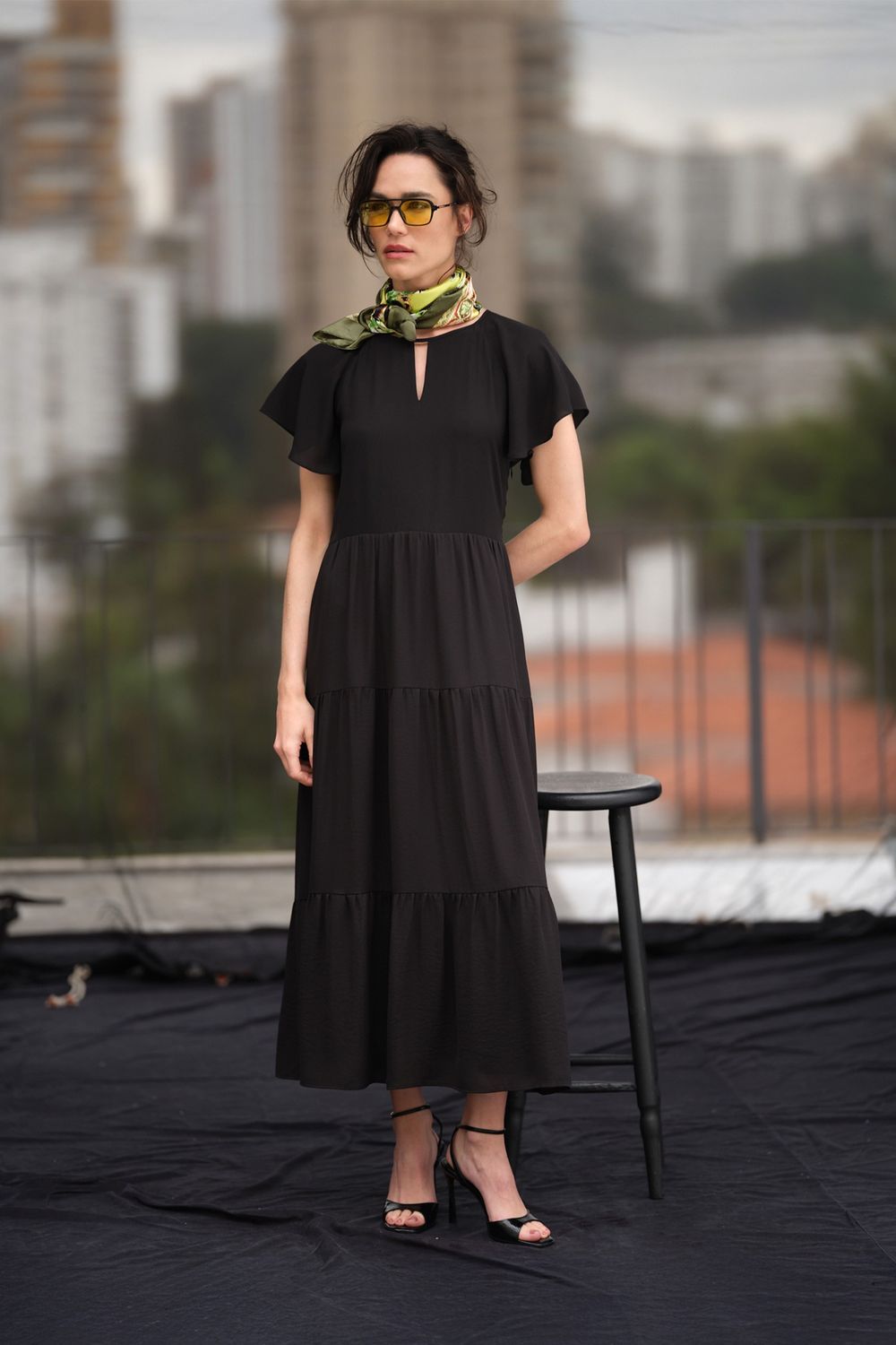 Vestido Midi Crepe Preto Lavinia