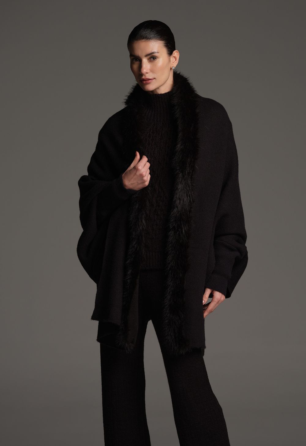 Poncho com Pelo Preto