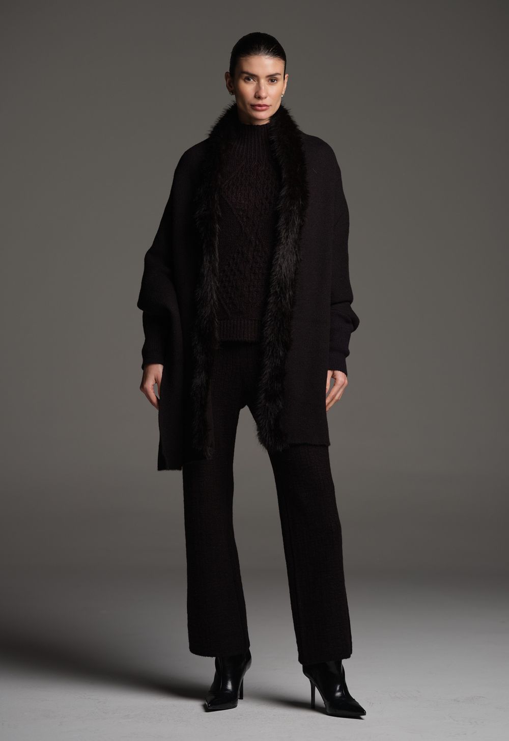Poncho com Pelo Preto