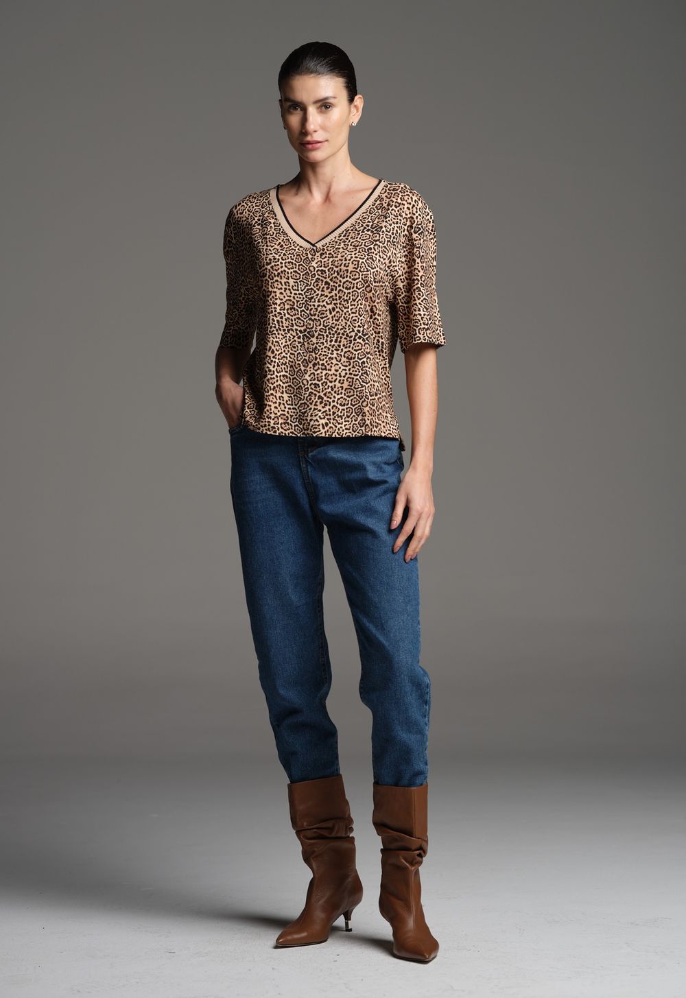 Blusa Malha Decote V Animal Print Emilia