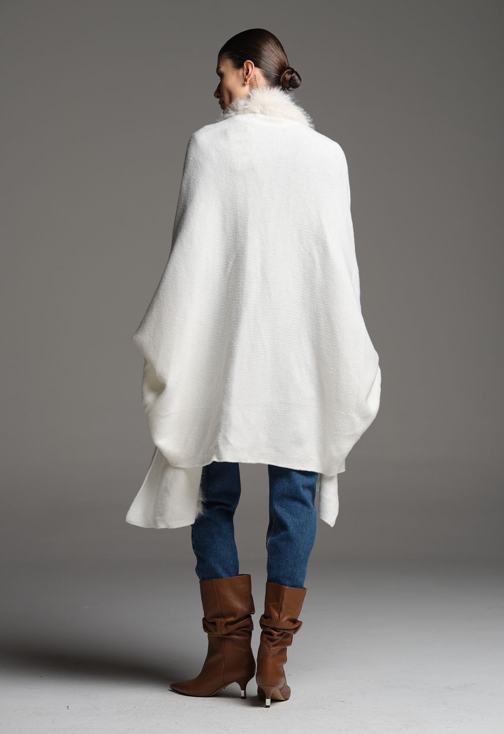 Poncho com Pelo Off White
