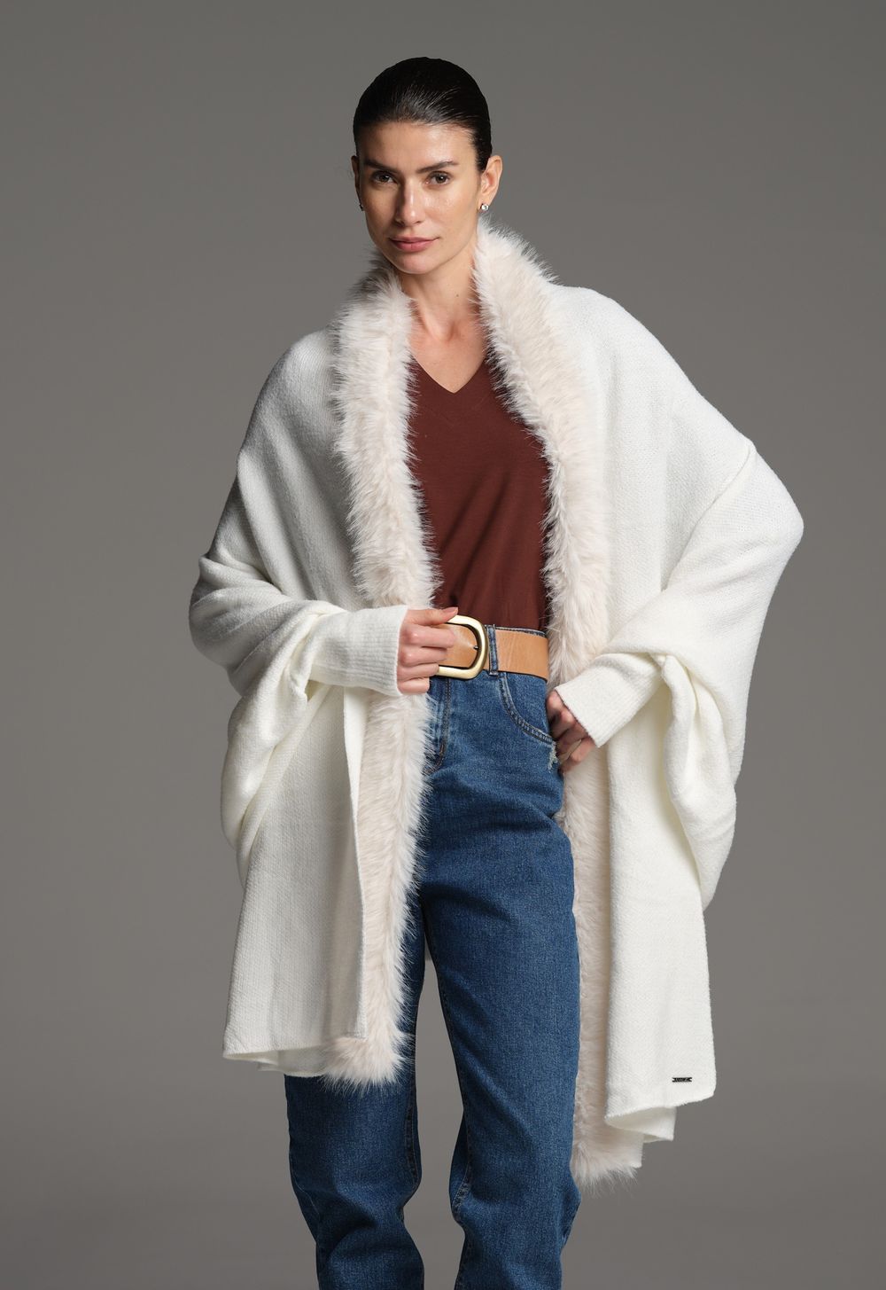 Poncho com Pelo Off White