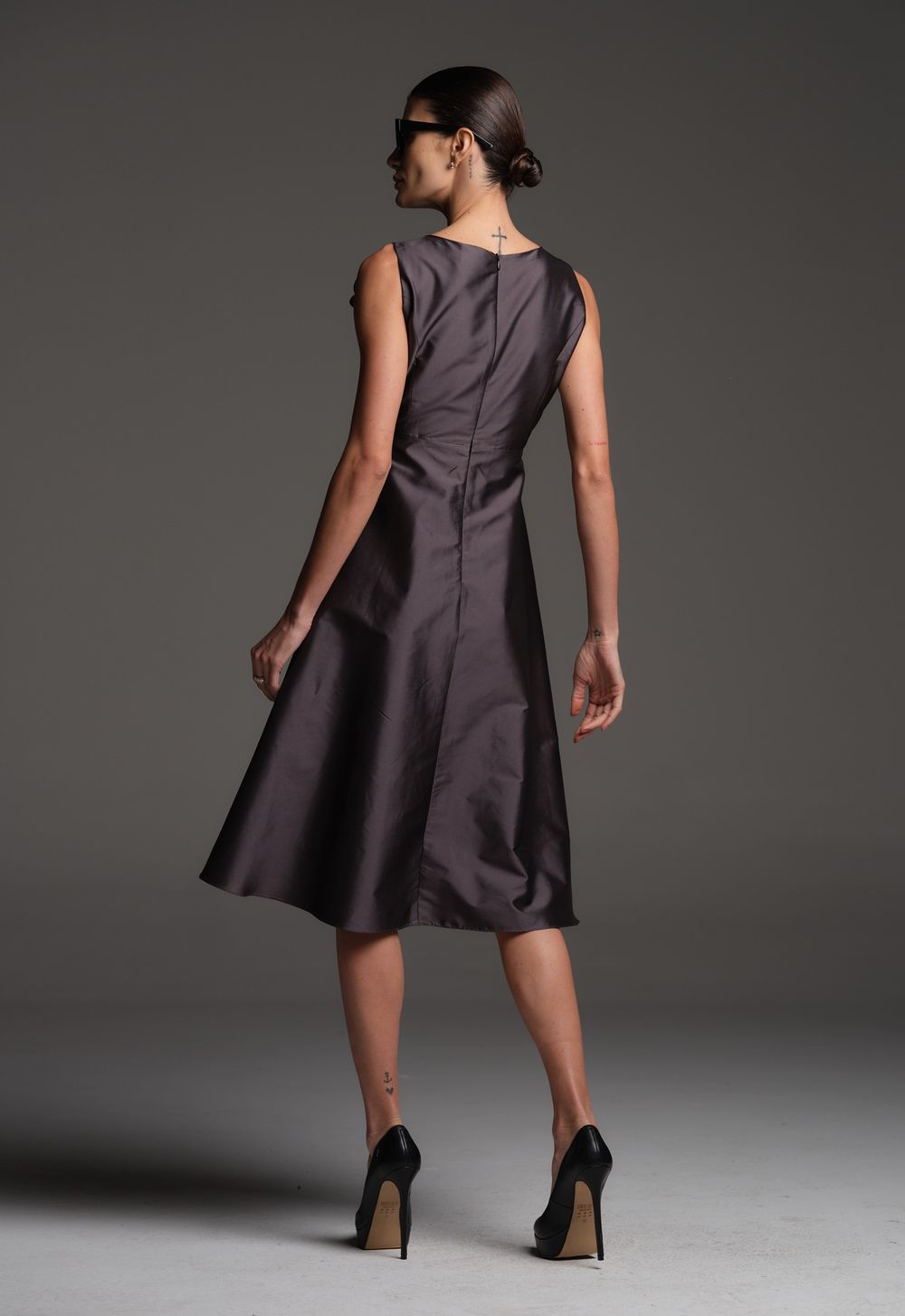 Vestido Evase Tafetá Cinza Chumbo Livia